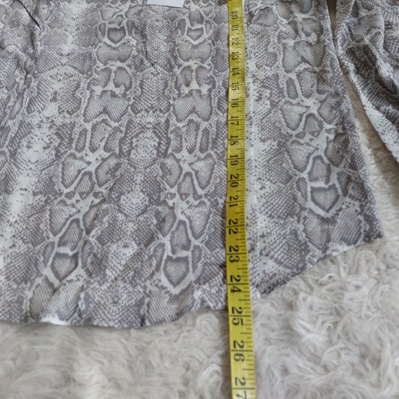Linea Women's Gray Snake Print Blouse Size 12 - Picture 5 of 8